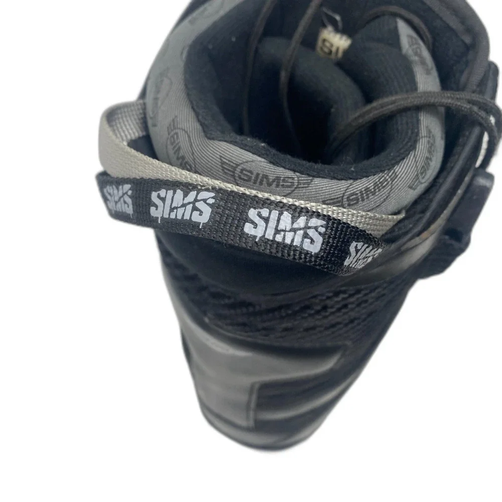Sims Snowboarding Boots Men's Size 8 in Black with EZ Release Tightening Cord